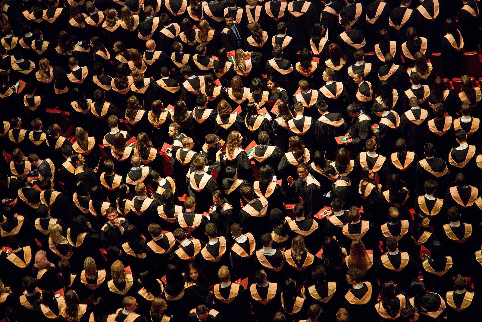 Formandos numa cerimónia de graduação universitária